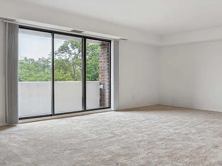 Claymoor Luxury Apartments — Photo 5