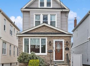 210 Beebe Rd, Mineola, NY 11501
