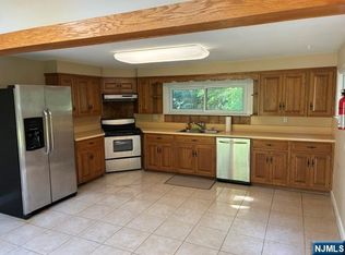 19 Crescent Rd, Wayne, NJ 07470