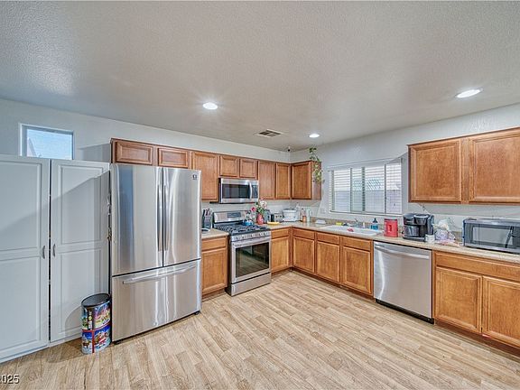 3rd image of 5179 Floralita St