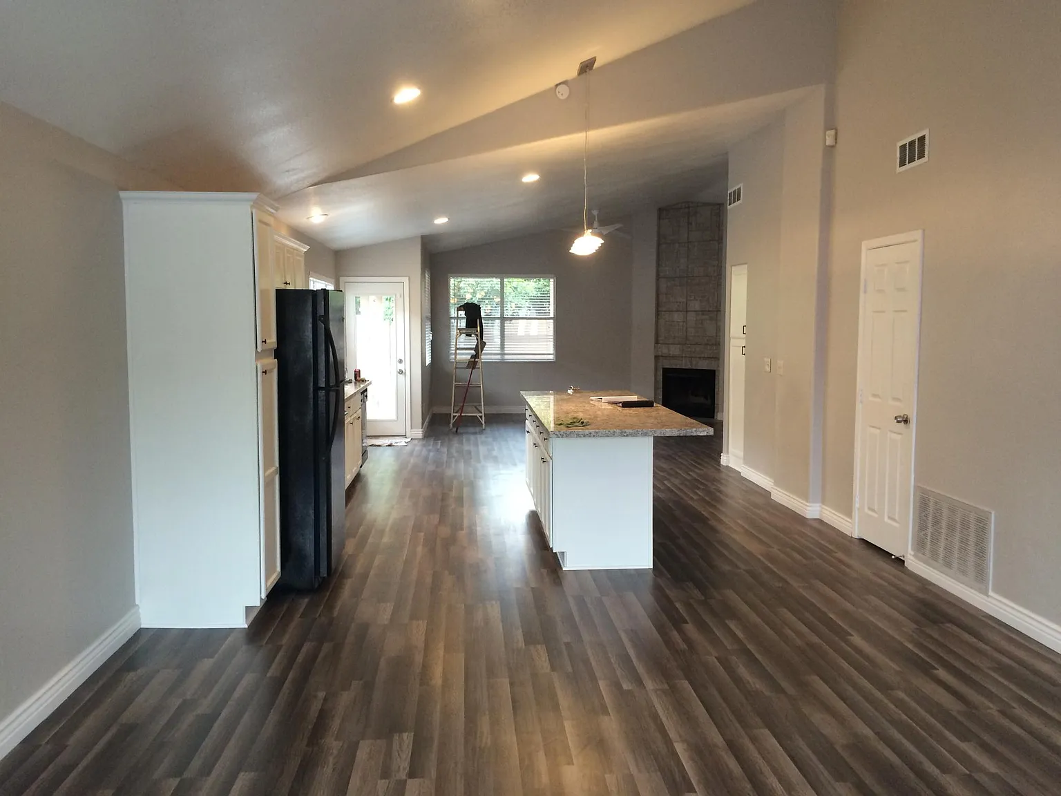 19113 N 75th Dr — Photo 3
