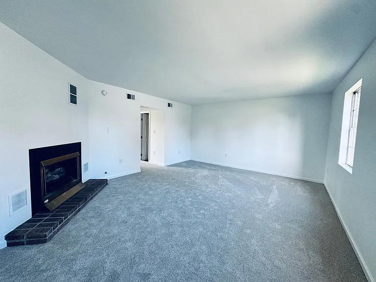 11 Westdale Dr — Photo 2