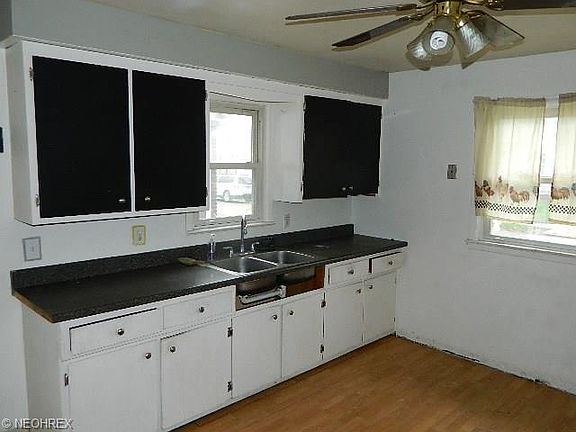 4th image of 13354 Carrington Ave