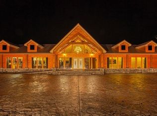 922 Village Loop Rd, Gatlinburg, TN 37738