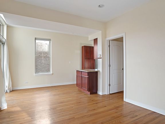 5th image of 1347 N Greenview Ave APT 3R