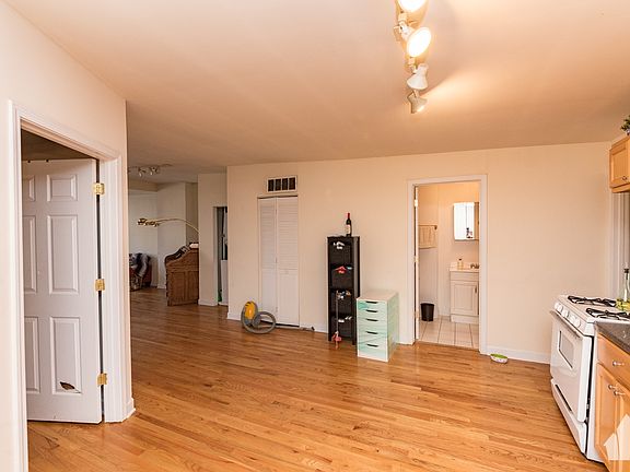 3rd image of 1538 N Milwaukee Ave #4F