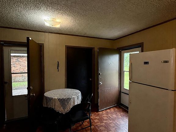 3rd image of 2508 Brenda Dr