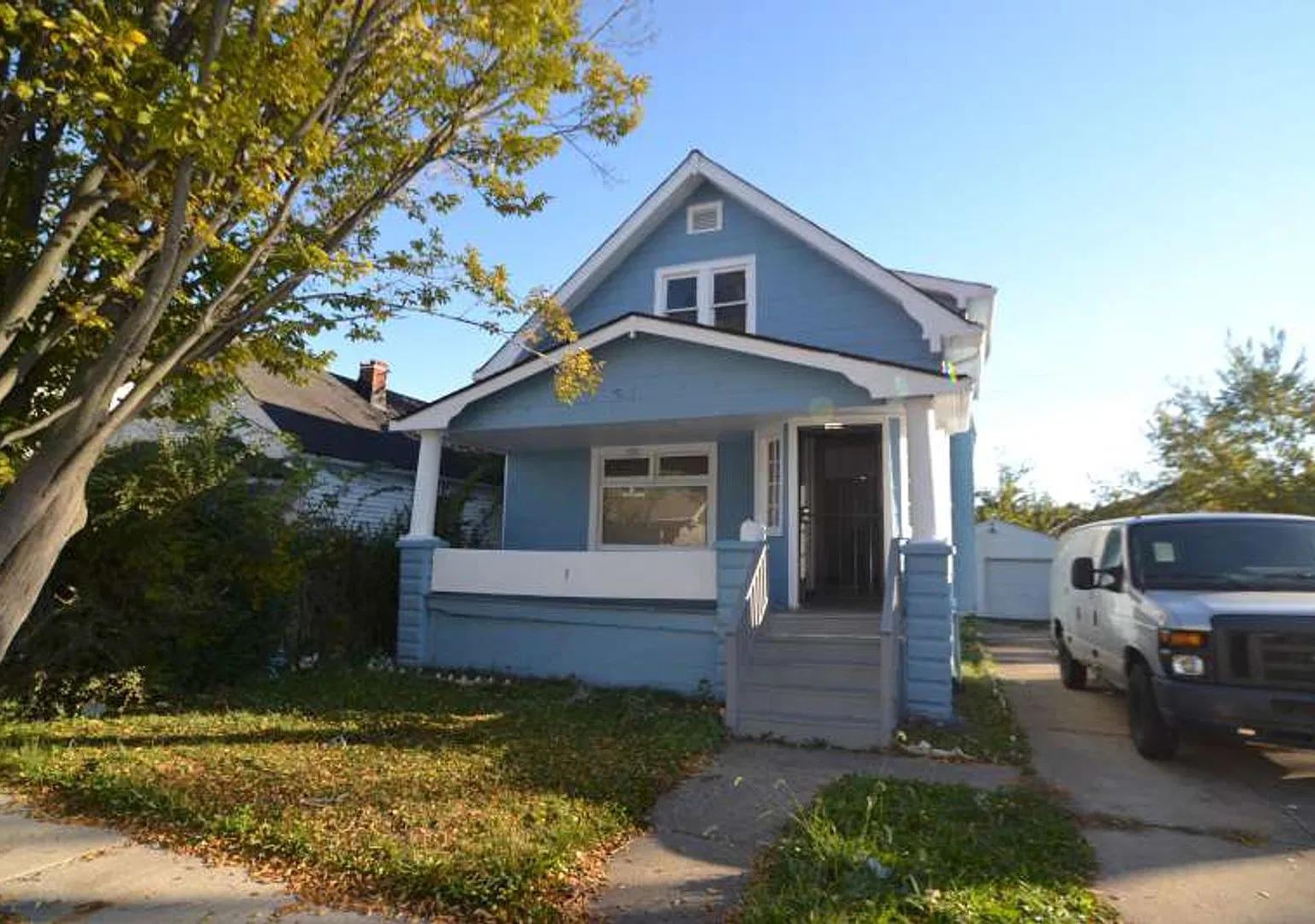 4 Bedroom and 1.5 Bath Single family with Detached garage — Photo 1