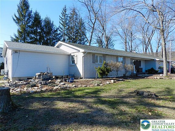 2nd image of 1055 Pine Tree Dr