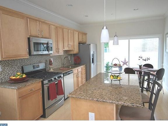 5th image of 2660 E Auburn St