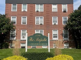 230 Central Ave #3J, Lawrence, NY 11559