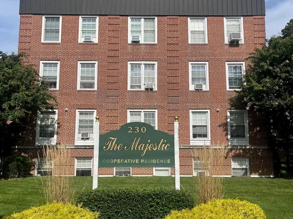 230 Central Avenue #3J, Lawrence, NY 11559