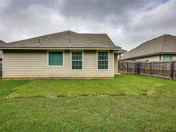 4th image of 2300 Arrowhead Dr