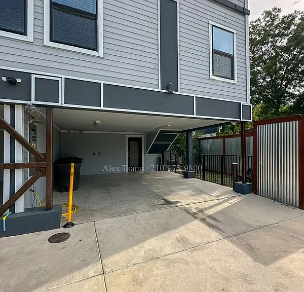 225 S Pine St #202 — Photo 3