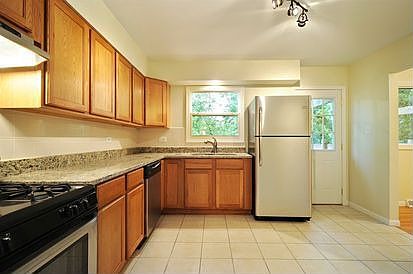 4th image of 2509 Metropolitan Ave
