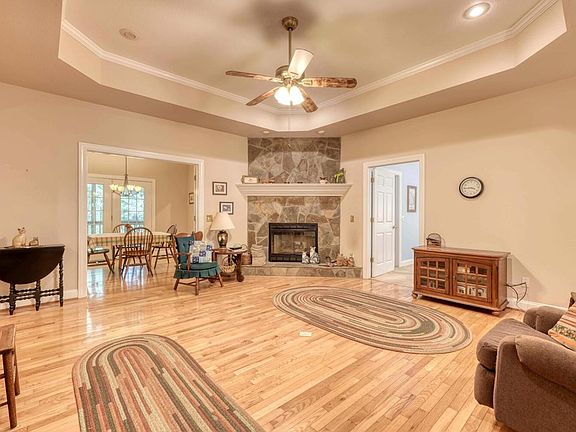 4th image of 2067 Fern Ln