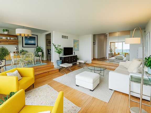 3rd image of 3200 N Lake Shore Dr #500