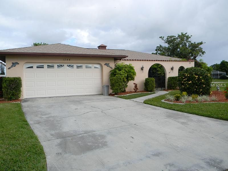 1st image of 1744 N Lakeside Ct