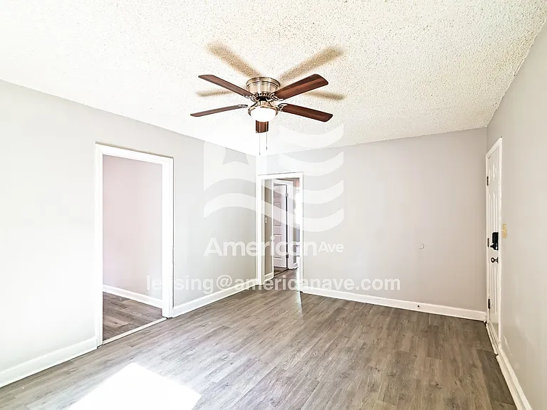 814802_004_living_room_4.jpg