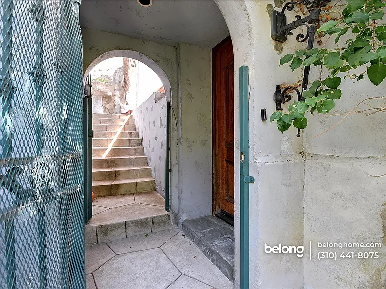 8527 Wonderland Ave — Photo 9