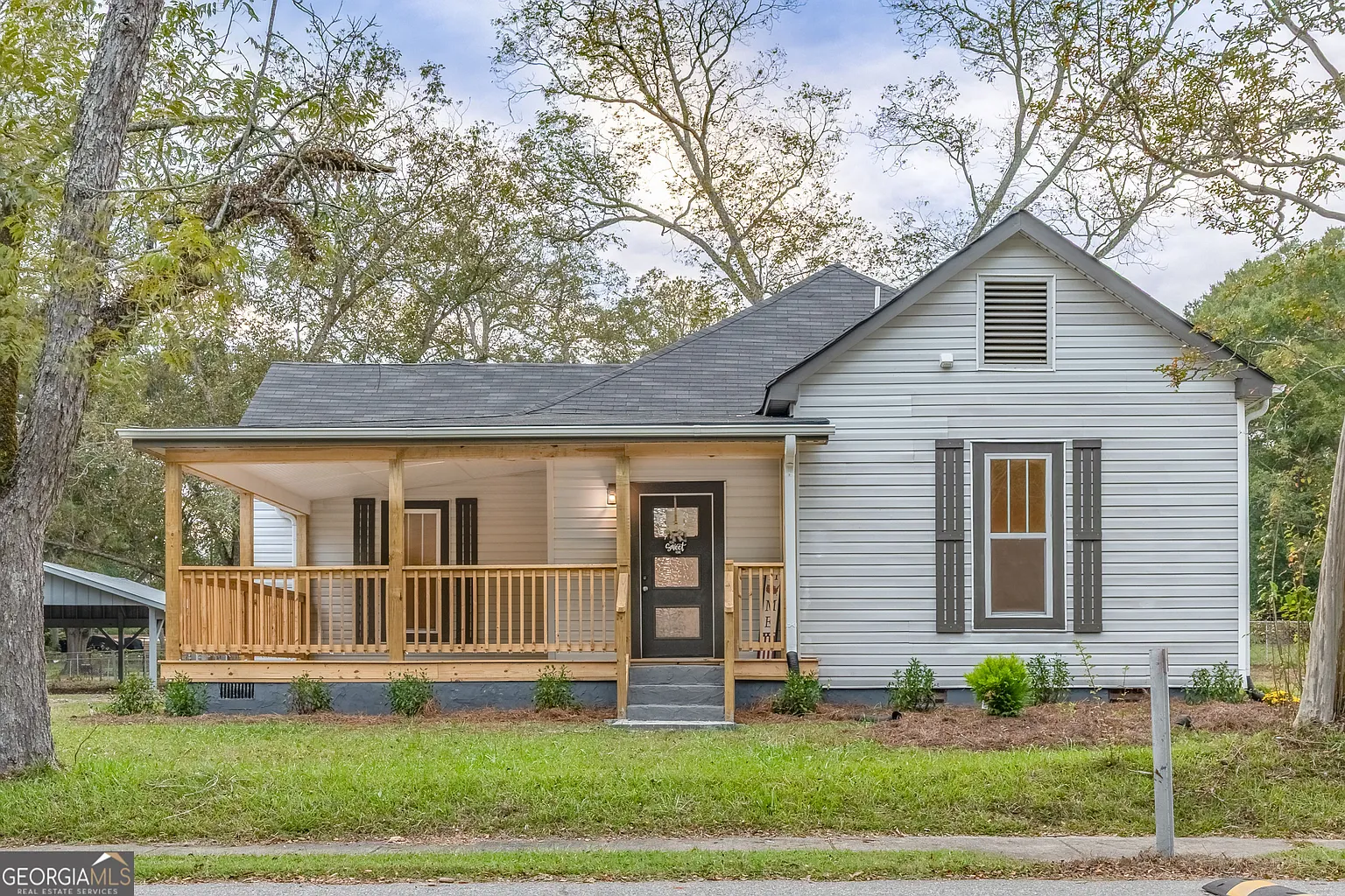 453 Folk Ave photo 1