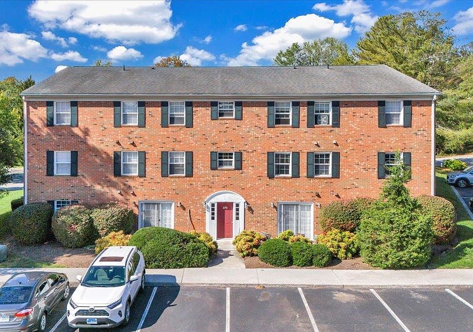 1st image of 370 New Kent Rd APT 114