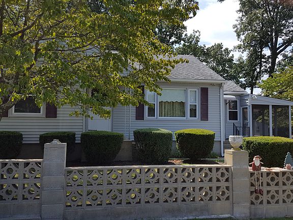 2nd image of 216 Hyde St
