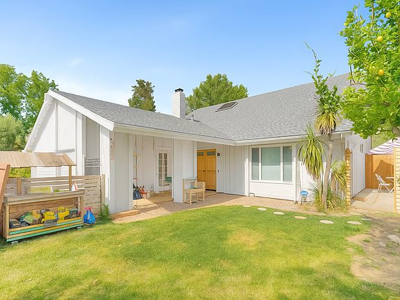 3rd image of 3952 Patrick Henry Pl #A