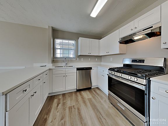 4th image of 326 Parkview Place Dr