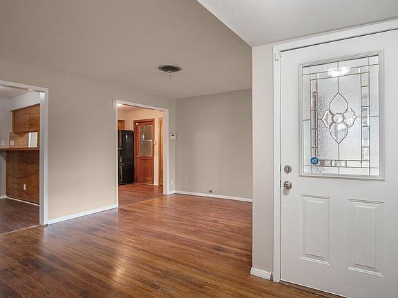4th image of 214 Pleasant Ave
