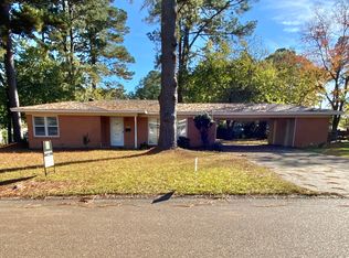 909 Maplewood Dr, El Dorado, AR 71730