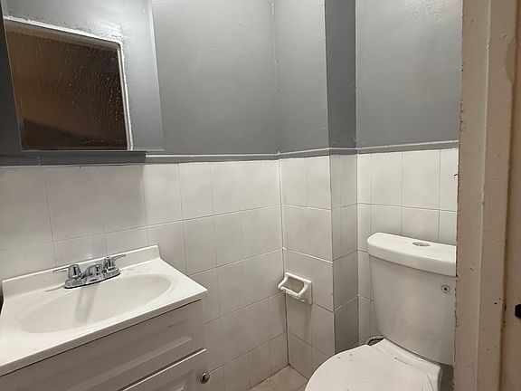 5th image of 212 Parker St #2L