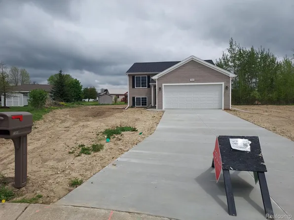 7099 Timberline Dr, Flint, MI 48507