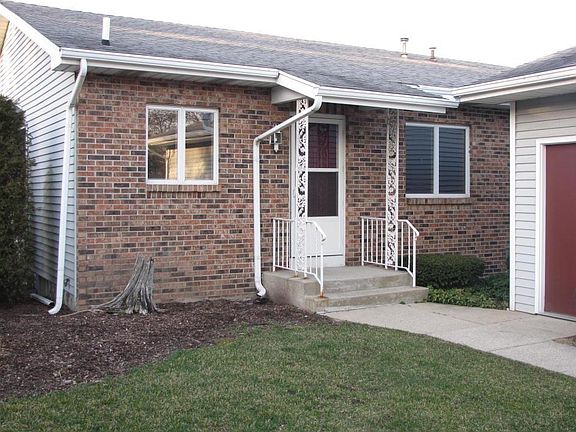 2nd image of 4543 N Valley Dr NE