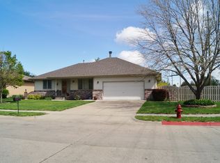 2538 Parkview Dr, Fremont, NE 68025