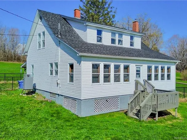 136 Riverview Dr, Florenceville Bristol, NB E7L 3M3