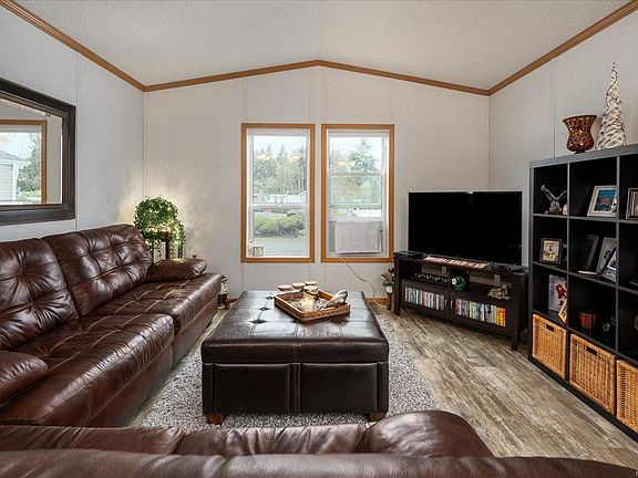 2nd image of 6820 Parklands Pl #11