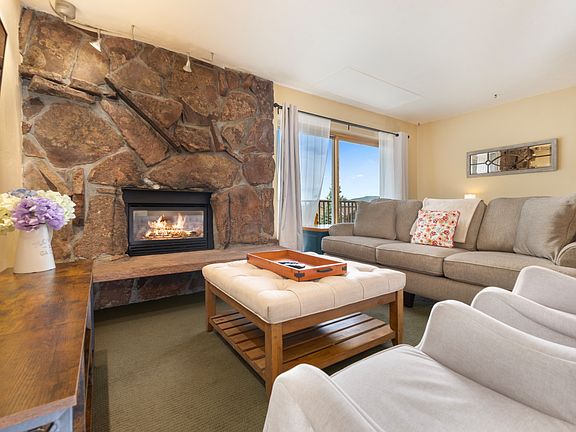 Gas Fireplace | Cozy Living Room