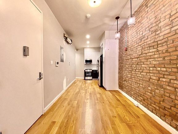 3rd image of 700 Hancock St #A2