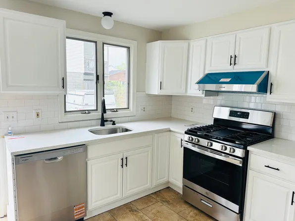 36 Baker St APT A, East Providence, RI 02914