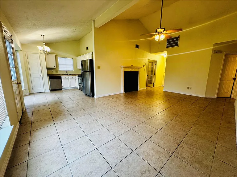 17118 Amber Ridge Dr — Photo 4