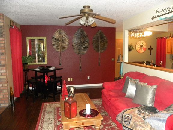 Dining/bonus room off kitchen