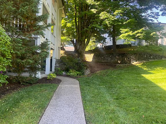 sidewalk to front porch/entry