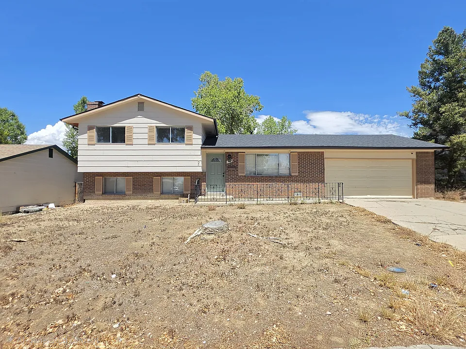 2215 South Dr