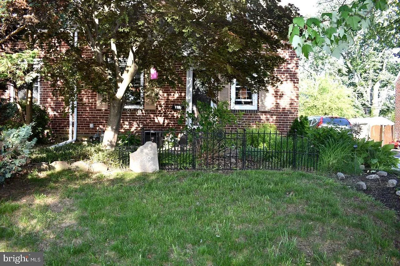4 bed, 1692 sqft, $2,700 — Photo 1