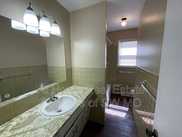 331 E Wayland St — Photo 9