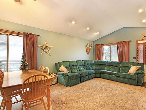 2nd image of 546 W 21st St