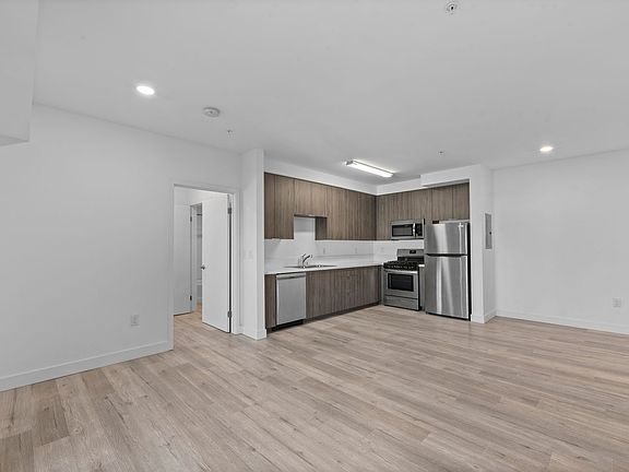 5th image of 3057 W Pico Blvd #401