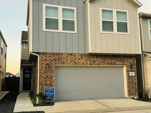 9826 Magnolia Village Ln, Houston, TX 77080