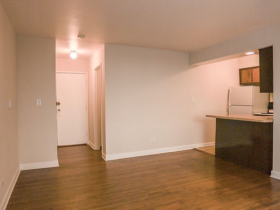 2nd image of 5841 N Winthrop Ave APT 208
